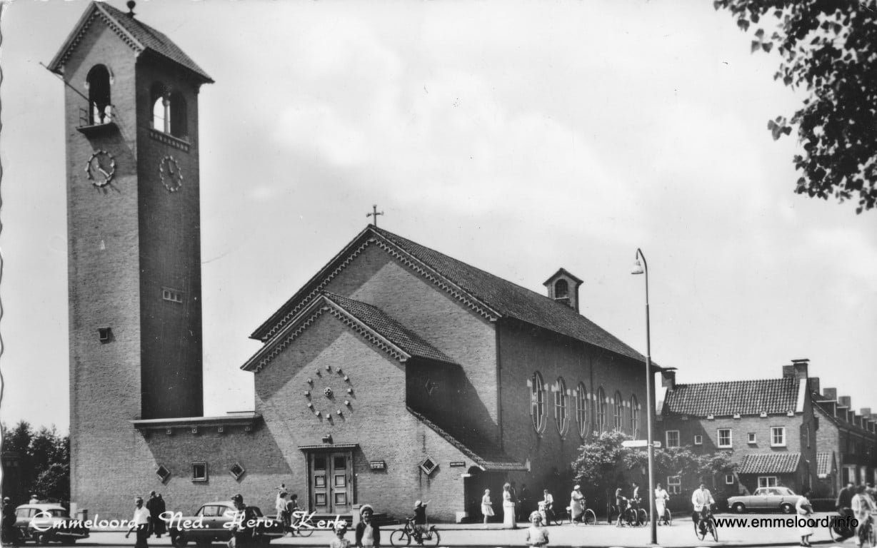 Kerk-Hoeksteen13.jpg Kerk-Hoeksteen13.jpg
